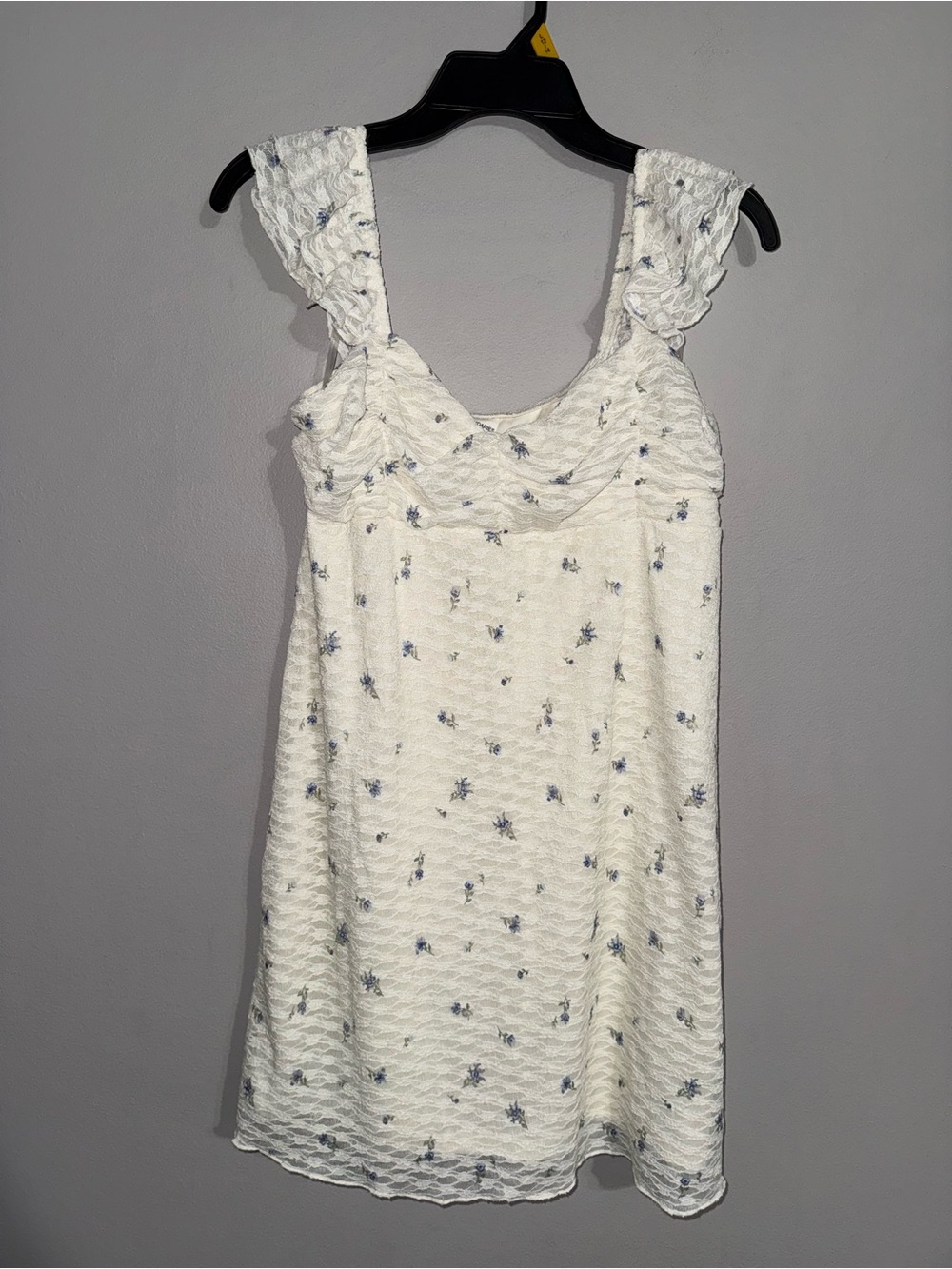 No Boundaries Women’s White Floral Textured Mini Dress with Ruffle Straps Large
